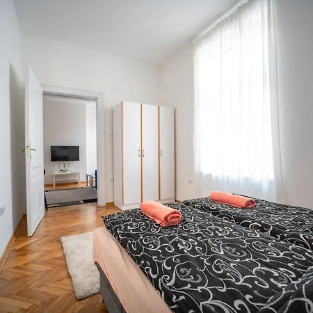Botanical9, Centre, 2 Bedroom With Netflix Apartman Belgrád