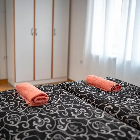 Botanical9, Centre, 2 Bedroom With Netflix Apartament