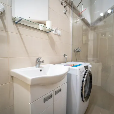 Botanical9, Centre, 2 Bedroom With Netflix Apartman *